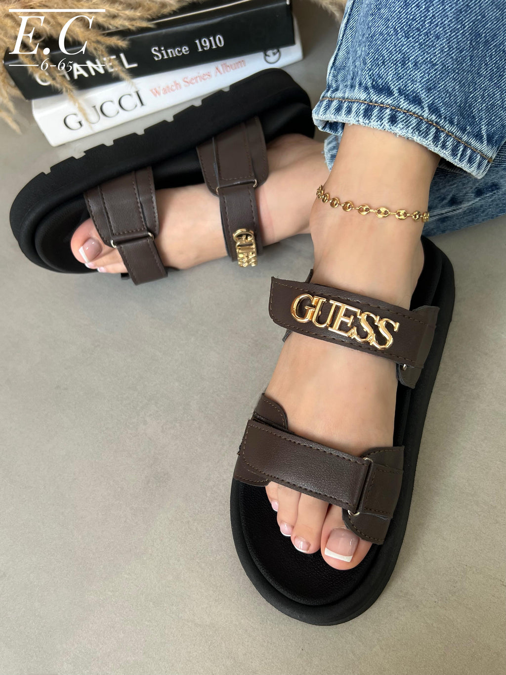 Sandalia GUEES Letras Doradas – Calzado Femenino Velcro Plataforma