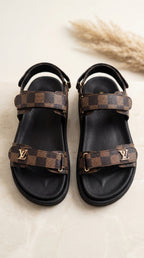 Sandalia HANNA Cuadros Doble Correa Velcro – Calzado Femenino Plataforma Logo LV