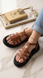 Sandalia VERONICA Gladiadora Tiras Cruzadas – Calzado Femenino Plataforma Logo Dorado