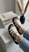 Sandalia VERONICA Gladiadora Tiras Cruzadas – Calzado Femenino Plataforma Logo Dorado