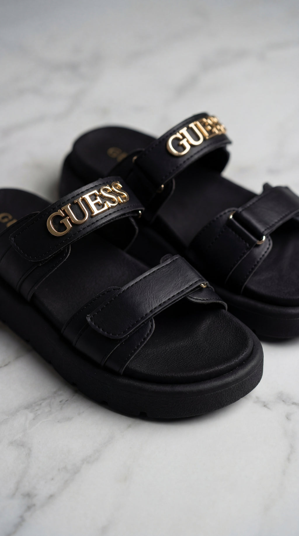 Sandalia GUEES Letras Doradas – Calzado Femenino Velcro Plataforma