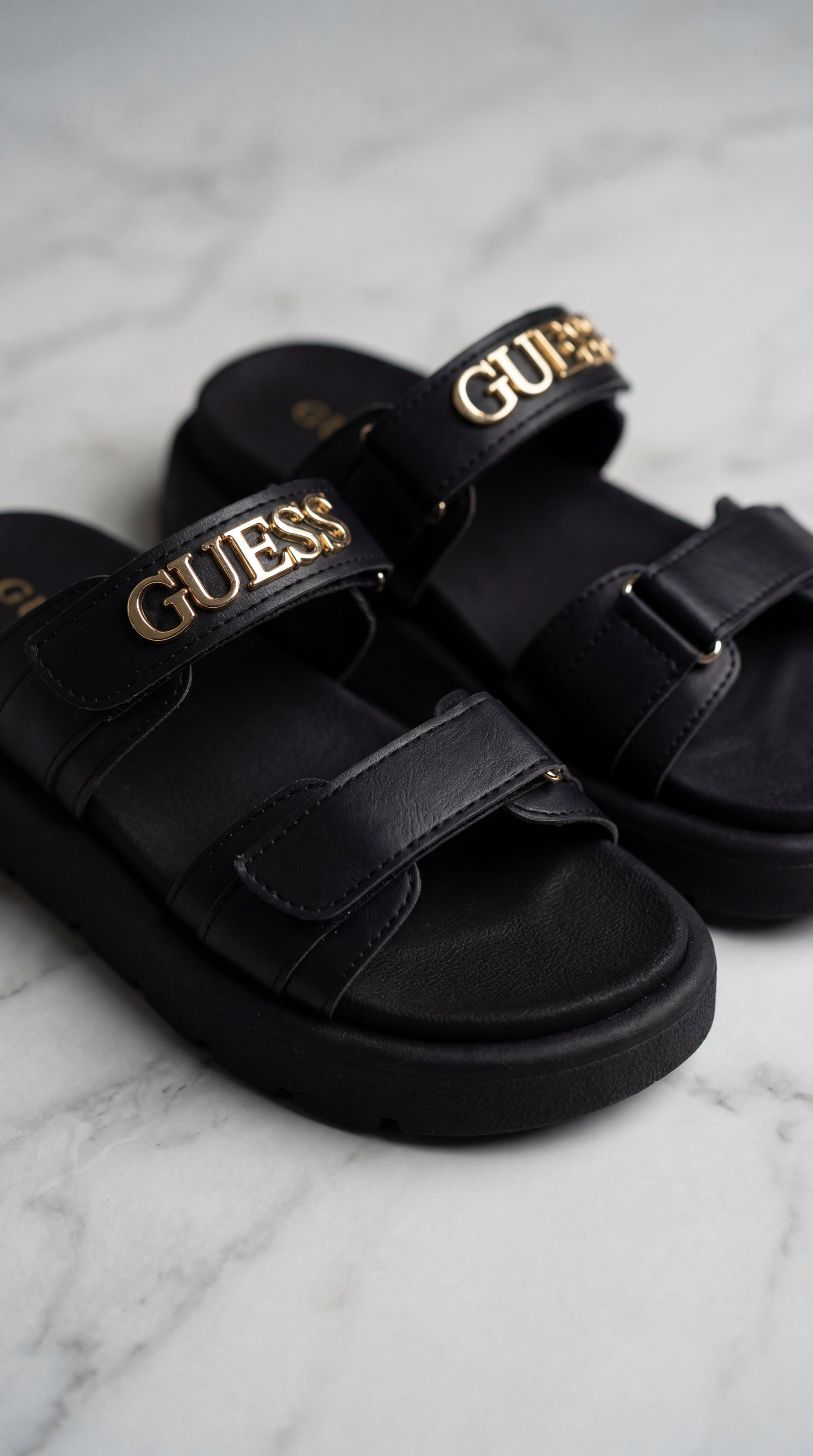 Sandalia GUEES Letras Doradas – Calzado Femenino Velcro Plataforma