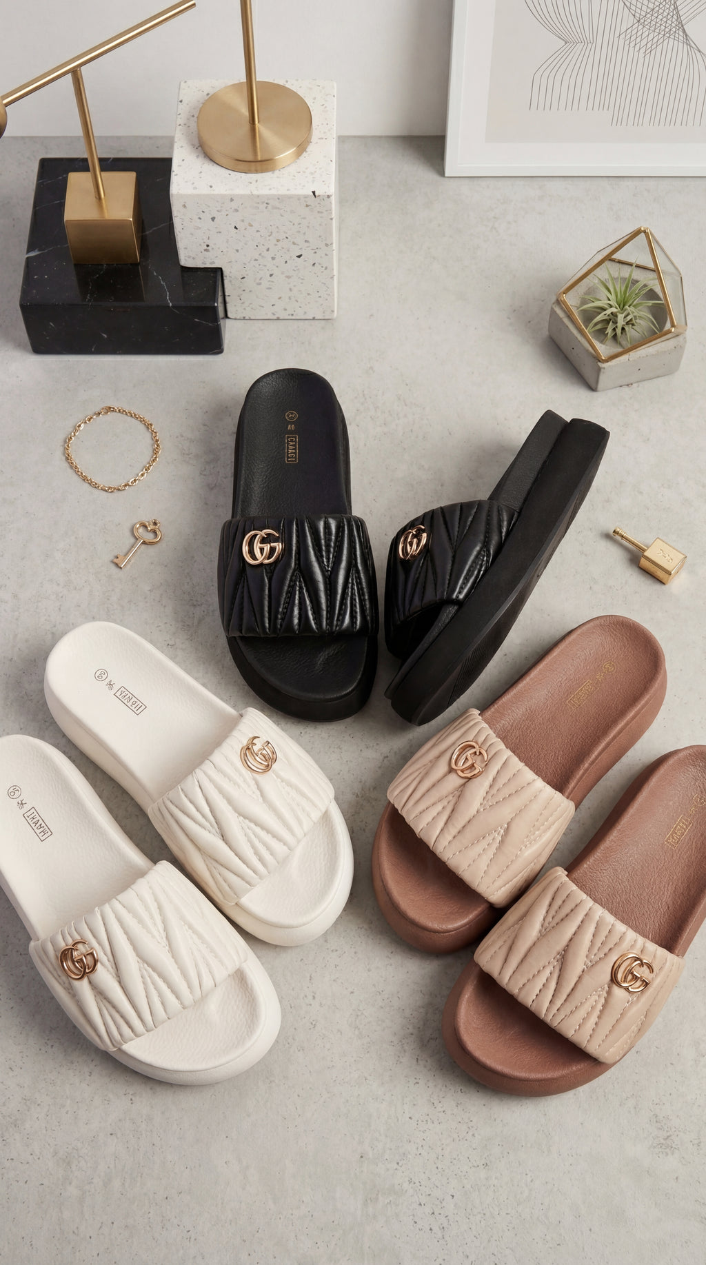 Sandalia ROBERTA Slide Ondas Acolchadas Logo Dorado – Calzado Femenino Plataforma