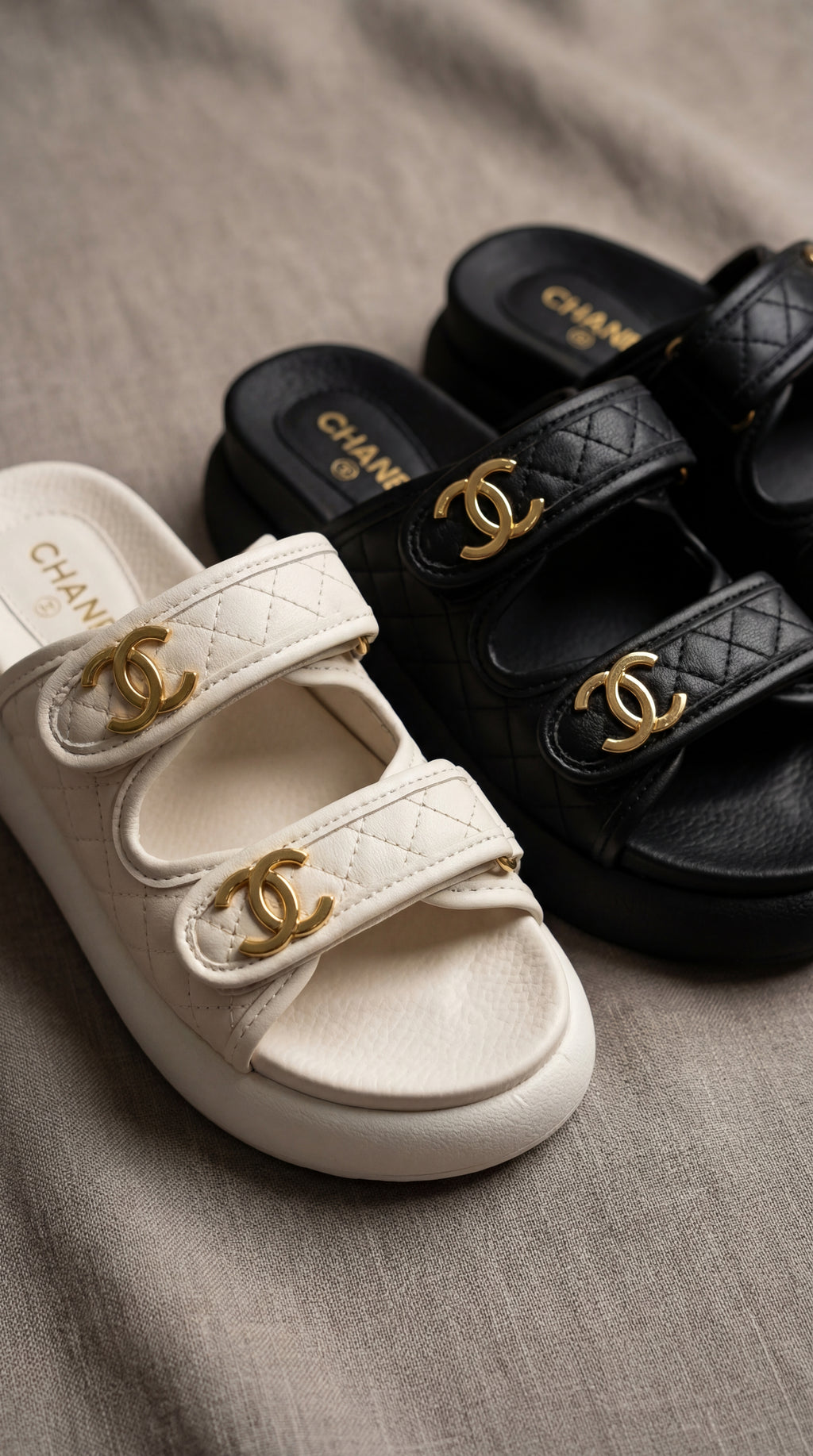 Sandalia CHANELL Acolchada Doble Correa Logo Dorado – Calzado Femenino Plataforma